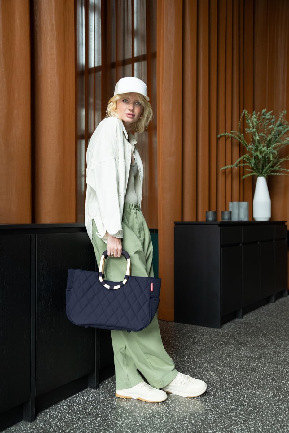 reisenthel Loopshopper M - Sturdy Bag with Practical Compartments Made from Recycled PET Bottles - Elegance When Shopping, Lots of Function Included, Teddy Sand, M