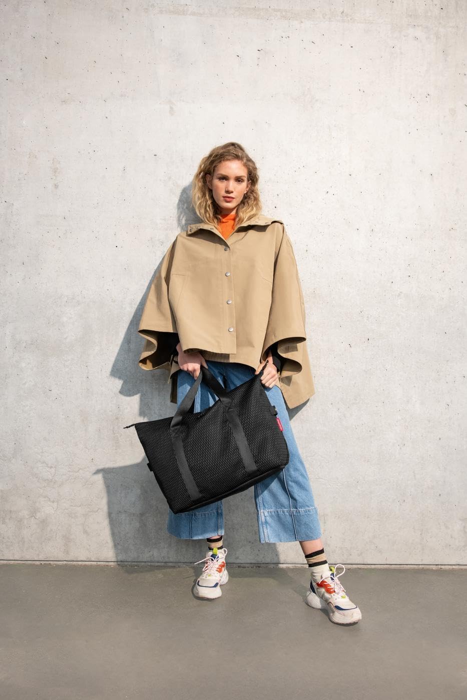 reisenthel extralite Weekender M - Sports Duffel Bag, Travel Bag, Carry-on, Ryanair Approved, Extra Light, 28L