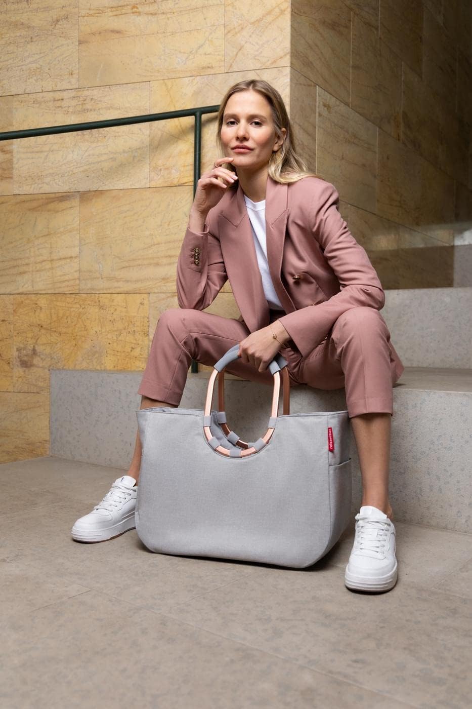 reisenthel loopshopper L - Sturdy bag with practical compartments - water resistant design.