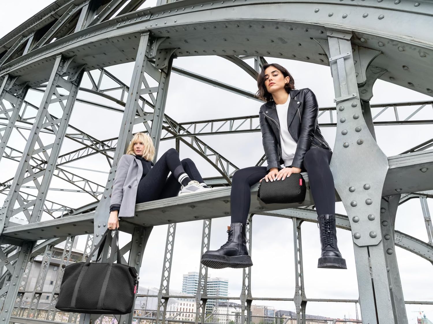 reisenthel Extralite Cosmetic – Extra Light Cosmetic Bag, Make-Up Bag, Toiletry Bag