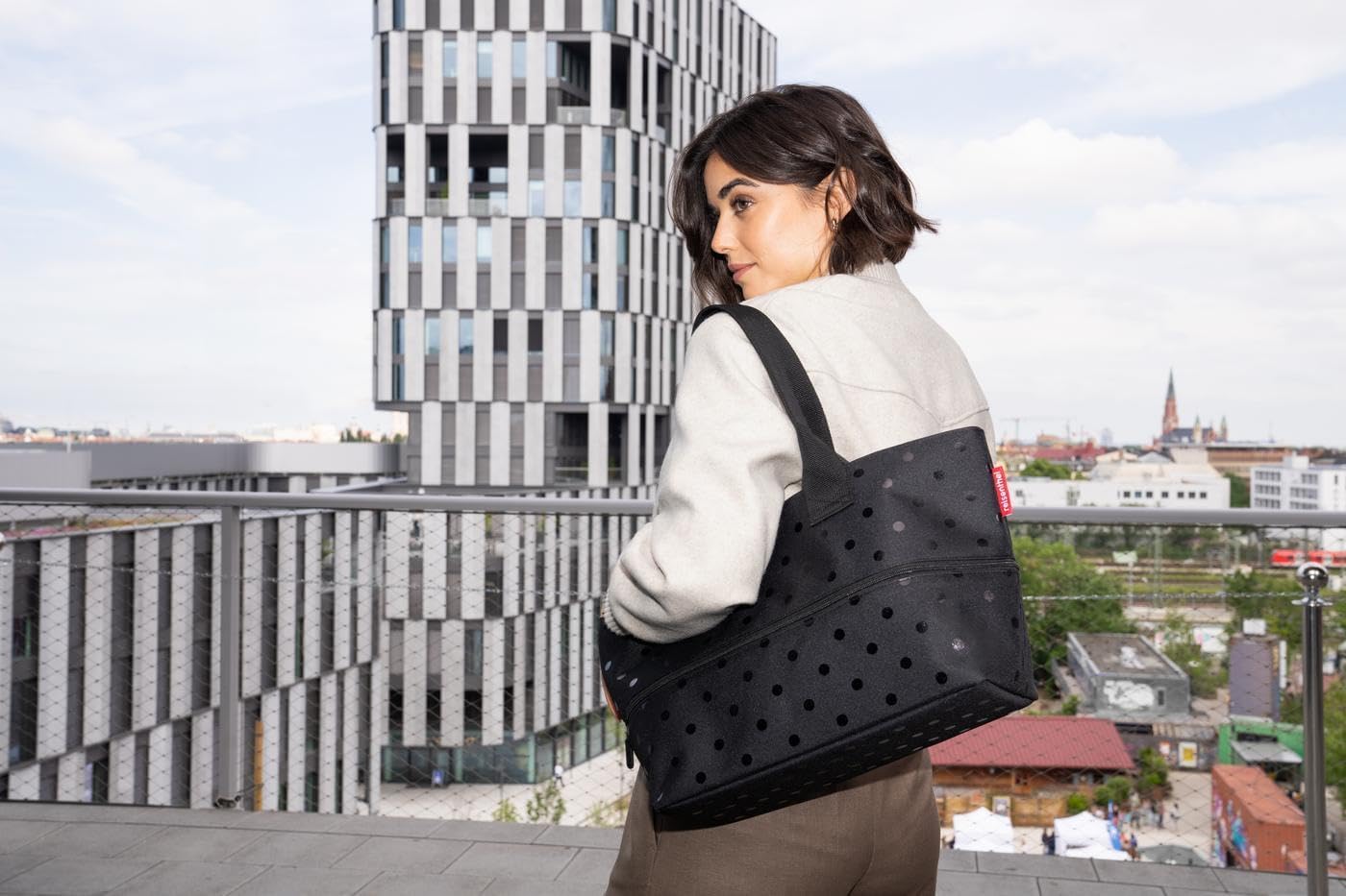reisenthel Shopper E1 Glossy Dots Black, Daisy Blue