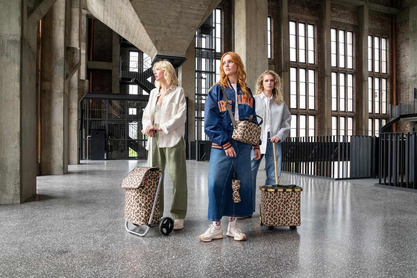 reisenthel Coolerbag-to-go Small Insulated Shoulder Bag - Ideal for Picnics, Office and Travel